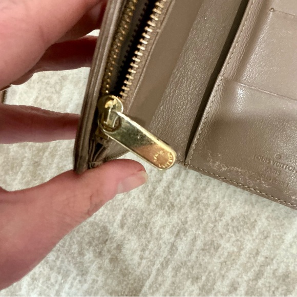 ✨💎LOUIS VUITTON💎✨ MAHINA WALLET WITH BOX AND GIFT! - Picture 10 of 12